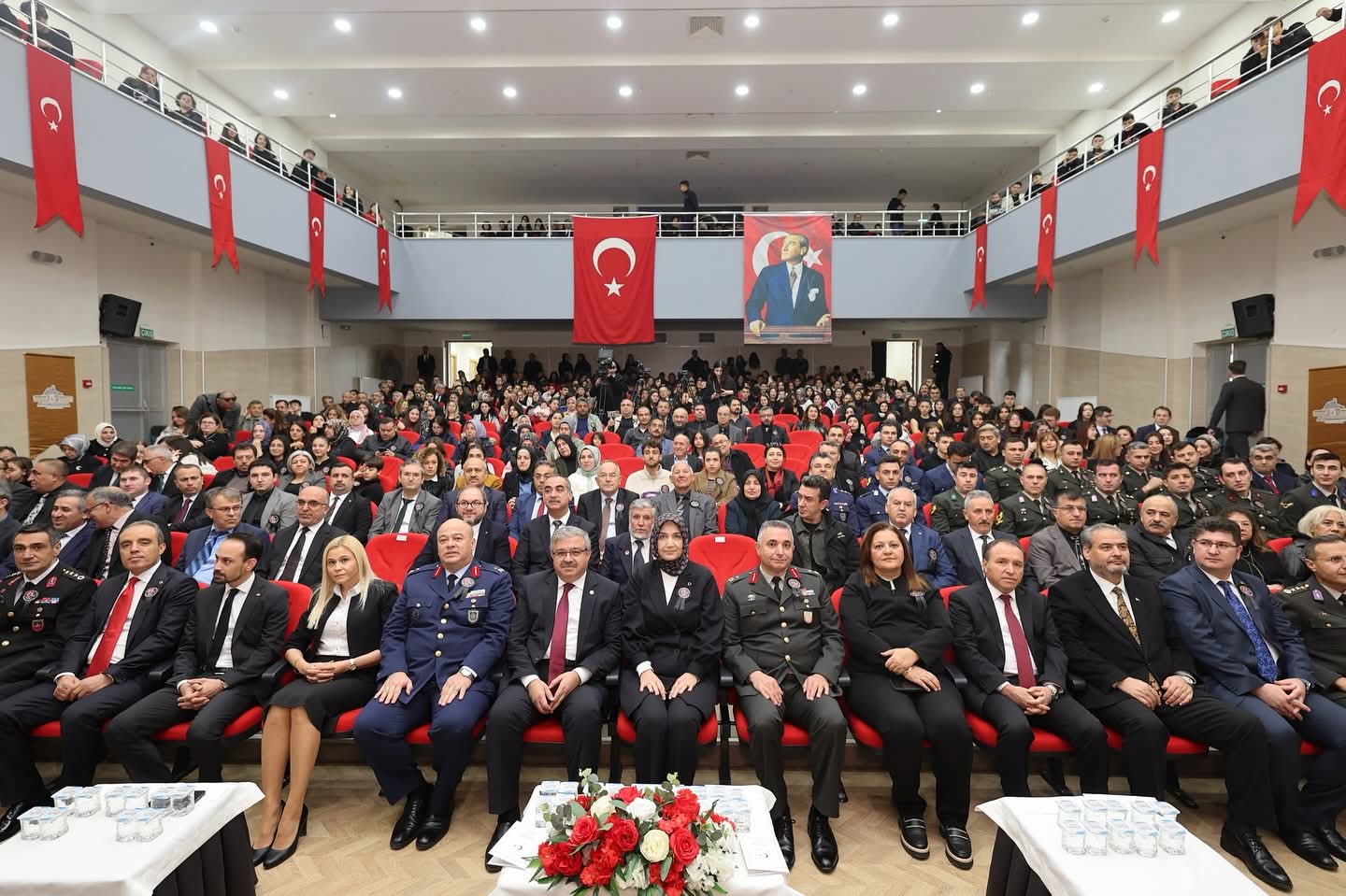 Vali Yiğitbaşı Kamil Miras Anadolu Lisesinde Düzenlenen 10 Kasım Atatürk ü Anma Programına Katıldı