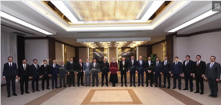 Afyonkarahisar Valisi Doç. Dr. Kübra Güran Yiğitbaşı, 10 Ocak İdareciler Günü vesilesiyle vali yardımcıları, kaymakamlar ve aileleriyle bir araya geldi.