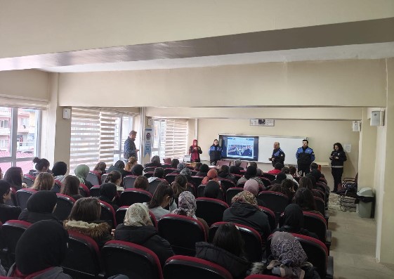 Sandıklı’da Okullarda Bilinçlendirme Çalışmaları Gerçekleştirildi