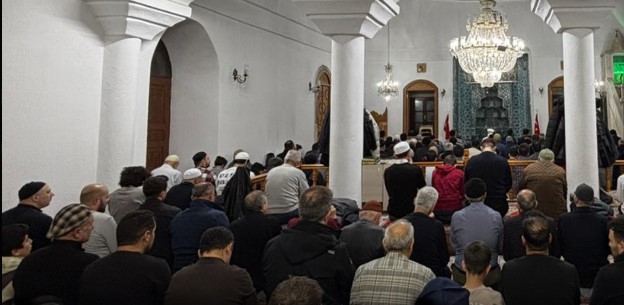 ilk teravih namazı camilerde yoğun katılımla eda edildi.