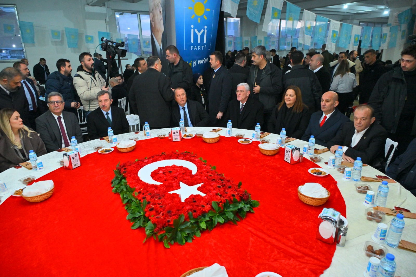 İYİ PARTİ’NİN AFYONKARAHİSAR İFTARINDA TARİHİ BULUŞMA