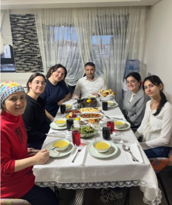 MHP’den Öğrencilere aile sıcaklığında iftar - 2
