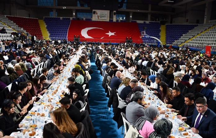 Afyonkarahisar’da Kampüs İftar Programı Gençleri Bir Araya Getirdi