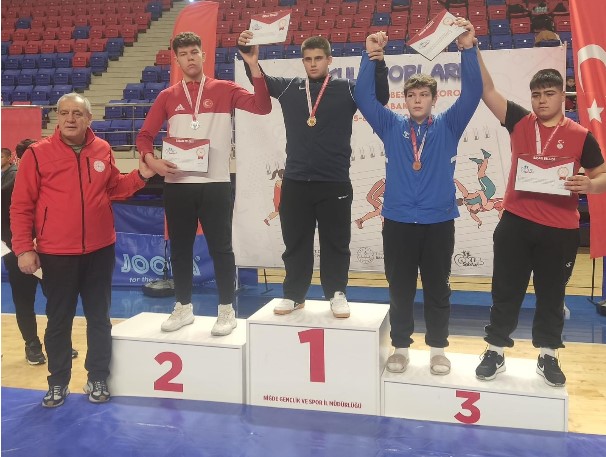 Afyonkarahisarlı Sporculardan Serbest Güreş Grup Müsabakalarında Önemli Başarı