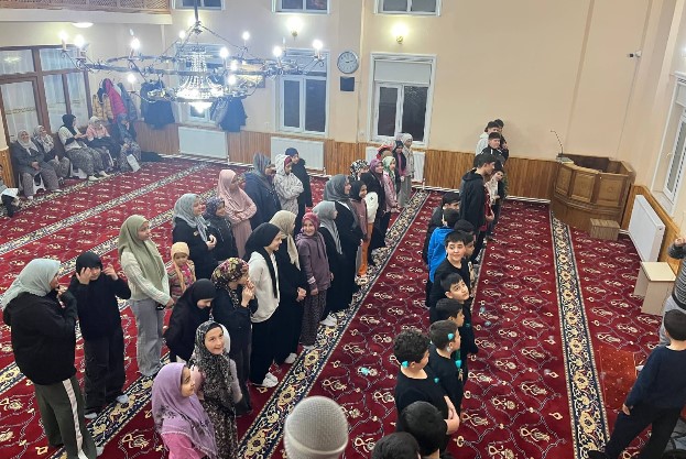 Sultandağı’nda “Cami Marketi” Dönemi: Çocuklar Teravihe Koşuyor