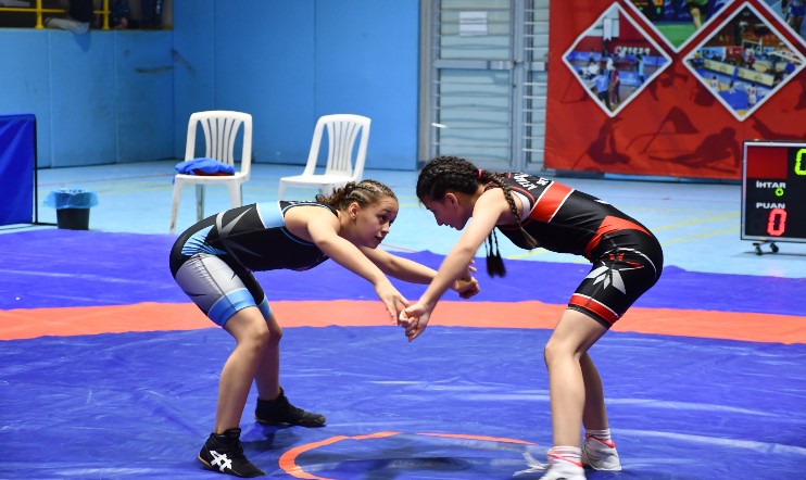 Afyonkarahisar’da Okul Sporları Gençler Serbest Güreş Müsabakaları Sona Erdi 