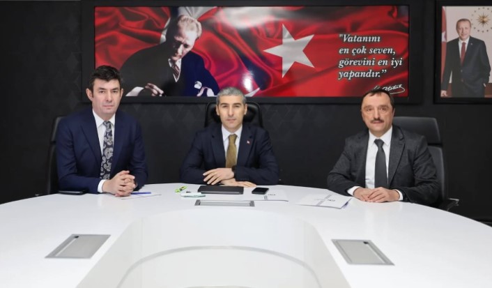 Afyonkarahisar Valisi Naci Aktaş, AFJET Isı Merkezi ile Afyon Jeotermal Elektrik Santrali (AFJES) sahalarında yürütülen çalışmaları yerinde inceledi.