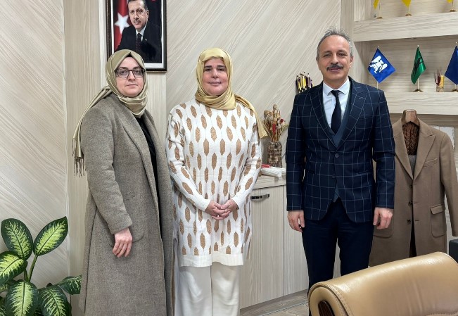 KadınanalarKadınanalar Kültür Derneği’nden Halk Eğitimi Merkezi’ne Ziyaret