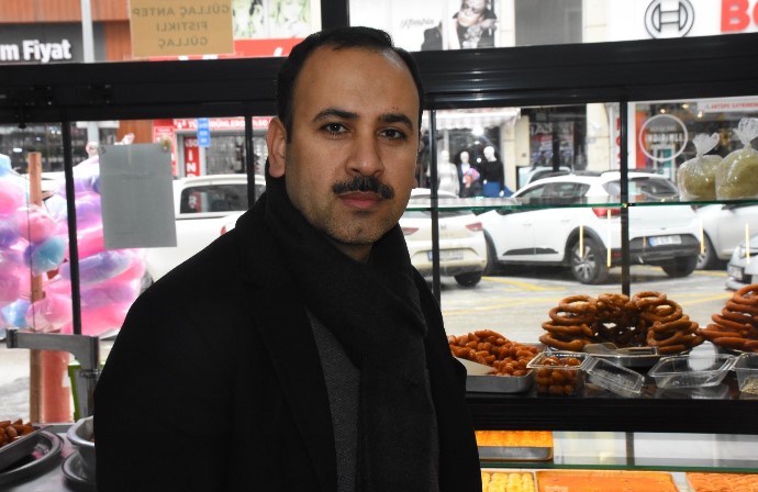 Buda şampiyon baklavacı/ Şampiyon muaythai sporcusu harçlığını baklavacı çalışarak kazanıyor