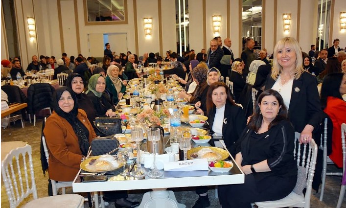 Taytak, “'MHP'ye yüzde 8 diyenler bu salonları görsünler'