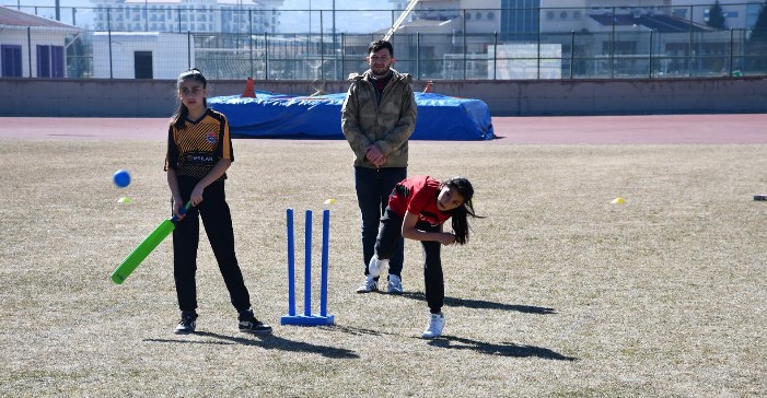 Küçük Kızlar Kriket Müsabakaları Tamamlandı