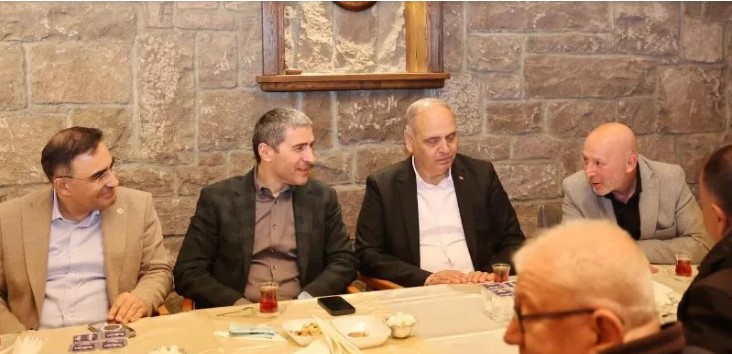 Vali Aktaş, Erkmen’de iftar Açtı, Vatandaşlarla Buluştu