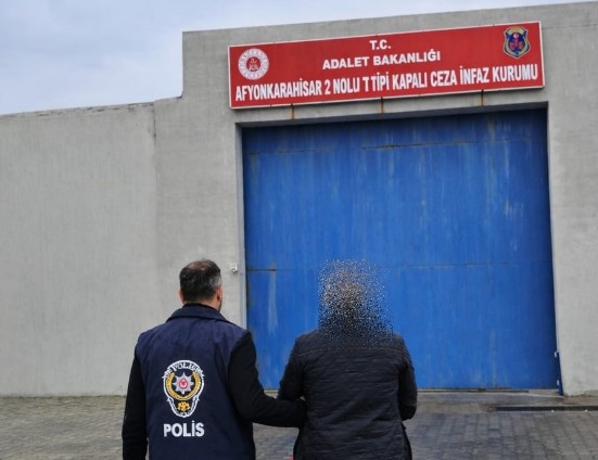 Aranan Şahıs Yakalandı: 4 Yıl 10 Ay Hapis Cezası Bulunan S.E. Cezaevine Gönderildi