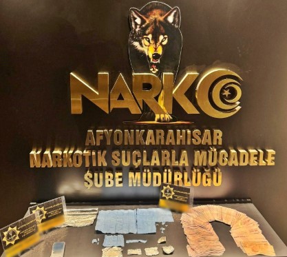 Afyon’da Sokak Satıcılarına Operasyon: Uyuşturucu ve 61 Bin TL Ele Geçirildi