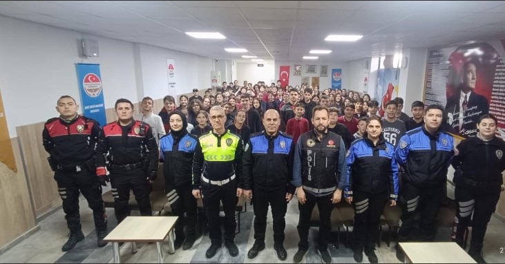 Öğrencilere Polislik, Trafik ve Güvenli İnternet Eğitimi Verildi - 2