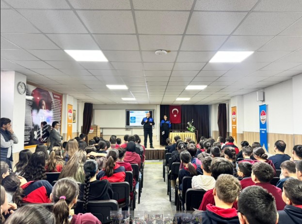 Öğrencilere Polislik, Trafik ve Güvenli İnternet Eğitimi Verildi - 3