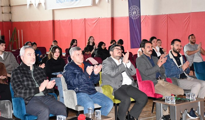 Afyonkarahisar’da Gençlik Merkezlerinden Anlamlı Programlar: Şiir, İlahi ve Anma Etkinlikleri - 2