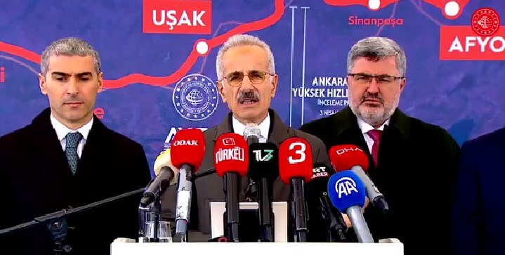 Ulaştırma ve Altyapı Bakanı Uraloğlu, Afyonkarahisar’da devam eden Ankara-Polatlı-Afyonkarahisar Yüksek Hızlı Tren hattındaki çalışmaları yerinde inceledi