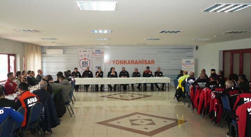AFAD Başkan Yardımcısı Hamza TAŞDELEN Afyonkarahisar’da Arama kurtarma ve İnsani Yardım Dernekleriyle Buluştu