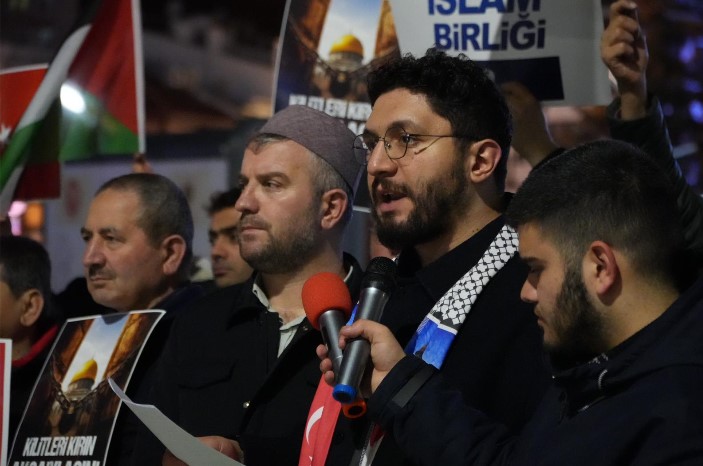 DÜN OLDUĞU GİBİ BUGÜN DE DİRENENLERİN TARAFINDAYIZ!