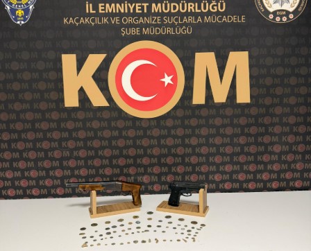 Afyonkarahisar’da Tarihi Eser Kaçakçılığı Operasyonu: 74 Sikke Ele Geçirildi