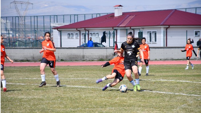 Afyonkarahisar’da Okul Sporları Yıldızlar Futbol Yarı Final Müsabakaları Başladı