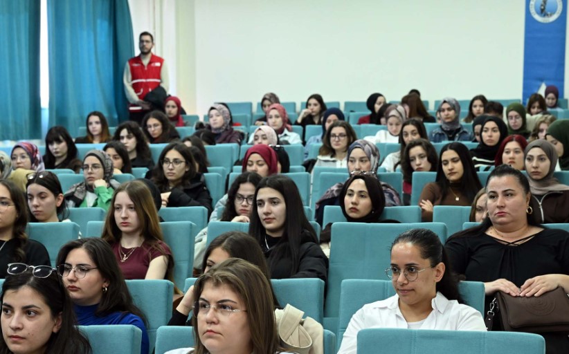 Afyon MYO’da “Toplumsal Dayanışma ve Gönüllülük Bağlamında Türk Kızılay” Konuşuldu