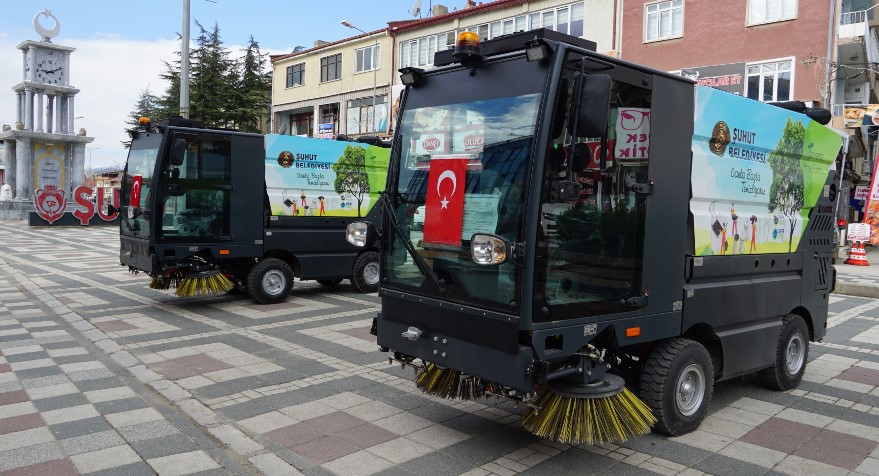 ŞUHUT’A 2 ADET YOL SÜPÜRME ARACI HİBE EDİLDİ