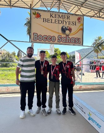 Karaaslan ortaokulu Kemer’de Türkiye üçüncüsü oldu