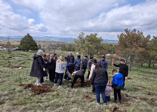 Sandıklı Doğa Grubu’ndan Hüdai Kaplıcaları’nda Ağaçlandırma Seferberliği