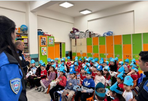 Polisten Miniklere Anlamlı Eğitim: 181. Kuruluş Yılında Bilinçlendirme Çalışması