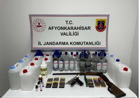 KAÇAK ALKOL VE SİLAHLAR ELE GEÇİRİLDİ