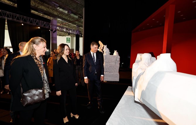 Doğal taşın kalbi İzmir’de atıyor