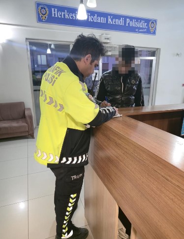 Afyon’da 13 Yaşındaki Kız Çocuğuna Çarpan Motosiklet Sürücüsü Yakalandı