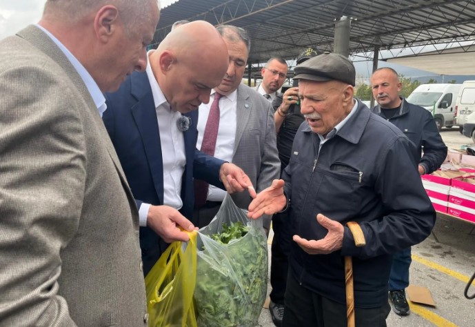 İYİ Partiler Afyonkarahisar’da Pazar Yeri esnafı ve Vatandaşla bir araya Geldi