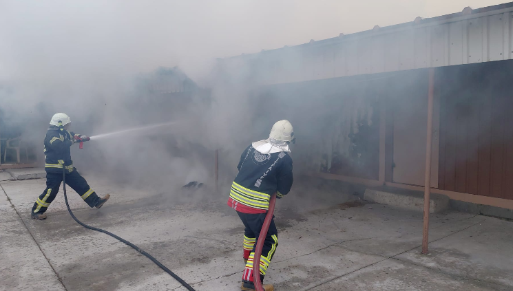Veysel Karani Mahallesi’nde Çıkan Çiftlik Yangını Korkuttu.