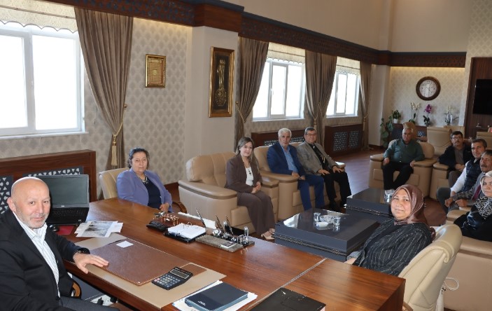 Afyon Muhtarları Dayanışma Derneği  il Genel Meclis Başkanı Mehmet Siper'i makamında Ziyaret etti.