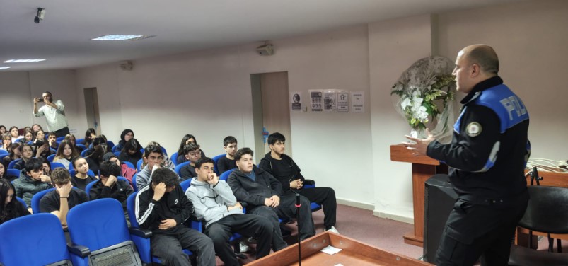 Ali Çağlar Anadolu Lisesi Öğrencilerine Emniyetten Bilgilendirme Eğitimi
