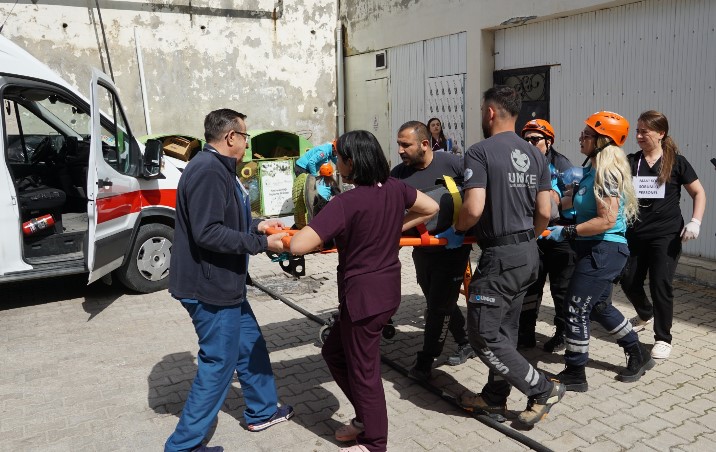 ŞUHUT’TA HASTANE TATBİKATINDA EKİPLER ZAMANLA YARIŞTI - 4
