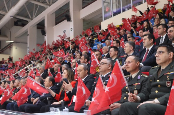 Veysel Eroğlu Stadyumu Al-Yıldızla Renklendi