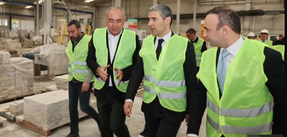 Vali Aktaş, Afyonkarahisar İscehisar Mermerciler Derneğini Ziyaret etti