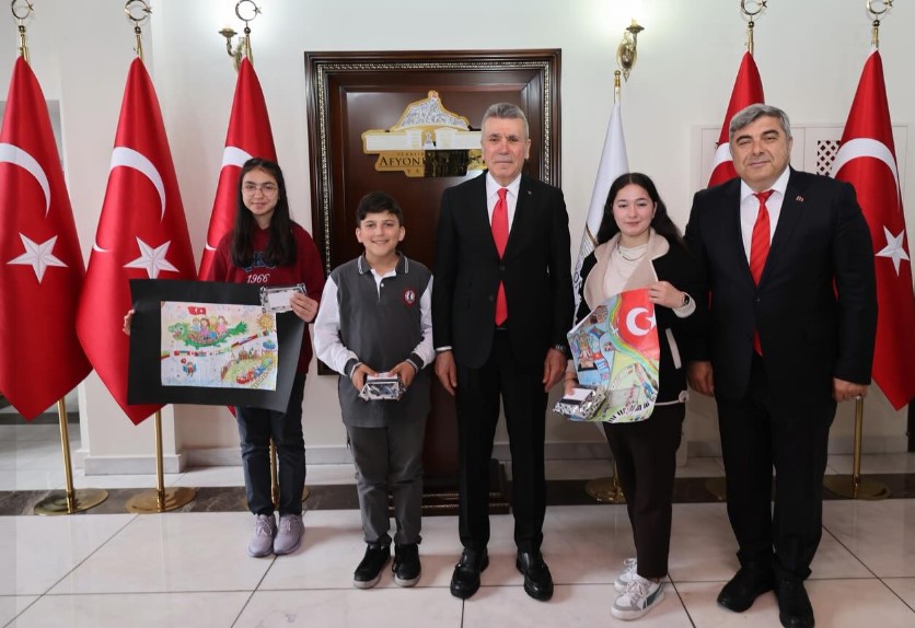 23 Nisan’da Dereceye Giren Öğrenciler Ödüllerini Aldı