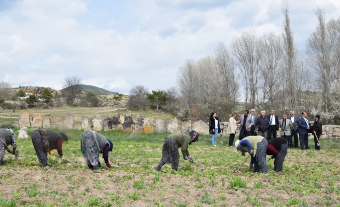 İHSANİYE’DE GENİŞ KATILIMLI SAHA ÇALIŞMASI: VATANDAŞIN NABZI TUTULDU” - 4