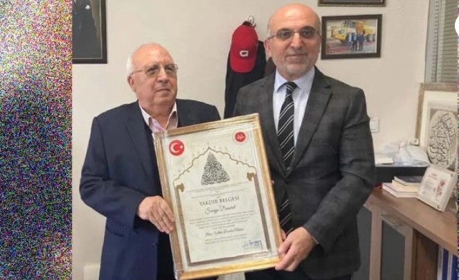 Cami yaptıran hayırsever iş insanlarına Diyanet İşleri Başkanlığı imzalı takdir belgeleri takdim edildi.