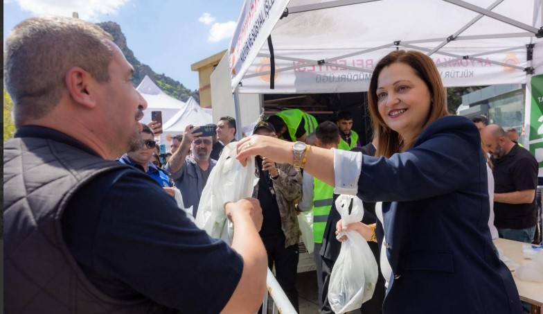 AFYONKARAHİSAR BELEDİYESİ 420 BİN ADET FİDE DAĞITTI. - 3