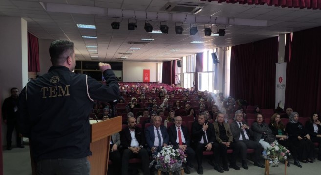 Afyonkarahisar’da “Gençlik Sizin Eseriniz” Projesi Kapsamında Rehber Öğretmenlere Terörle Mücadele Eğitimi