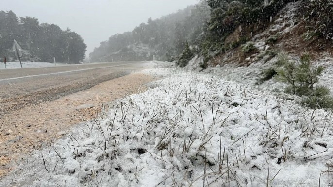 Afyonkarahisar’da Kar Yağışı Ulaşımı Vurdu: Bazı Yollar Kapandı