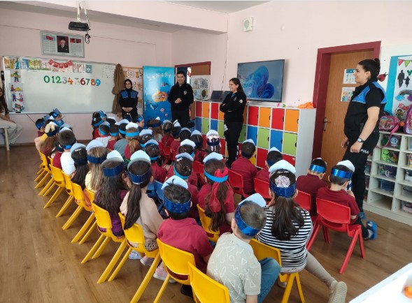 Afyonkarahisar’da Miniklere Polislik ve Güvenlik Eğitimi
