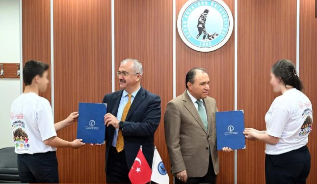 AKÜ ile Afyonkarahisar Aile ve Sosyal Hizmetler İl Müdürlüğü Arasında İş Birliği Protokolü İmzalandı