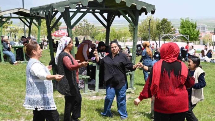Emirdağ’da Anneler Günü ve Hıdırellez Coşkusu Bir Arada Yaşandı